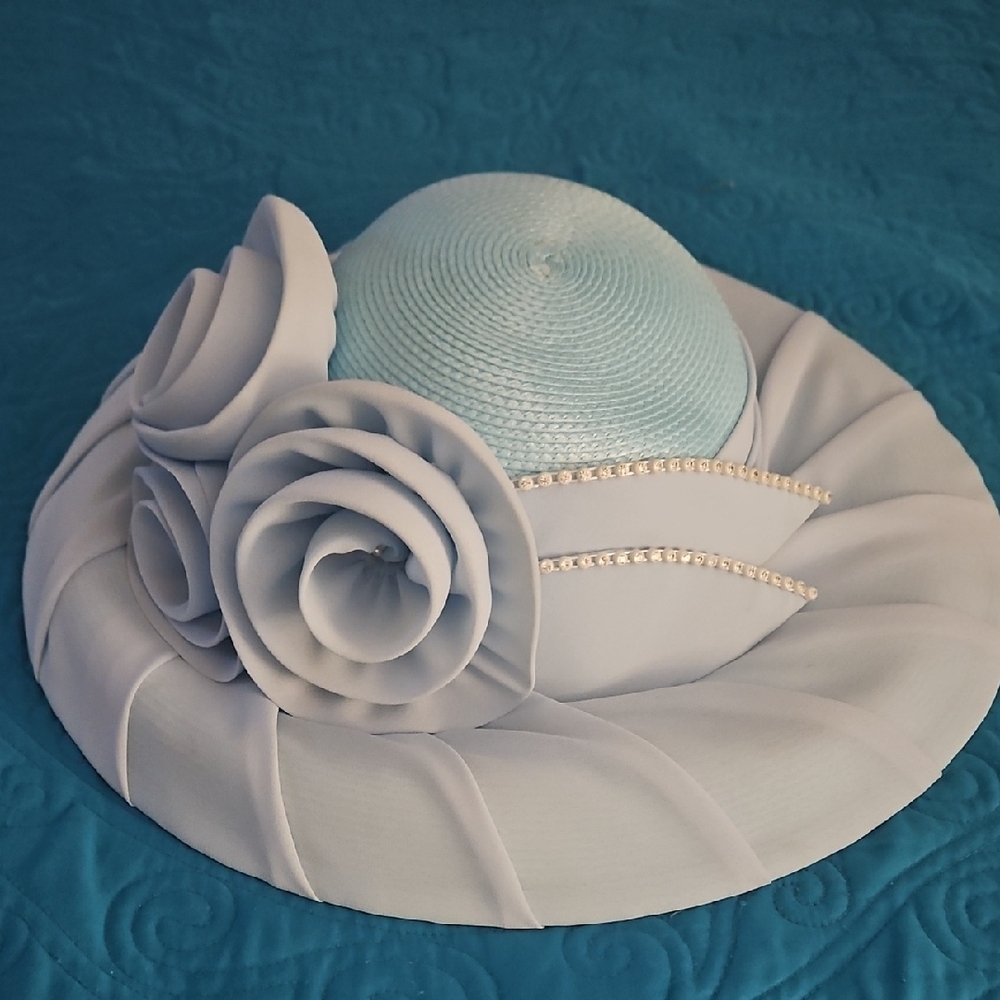 Chic Blue Wide-Brimmed Hat for Stylish Outings